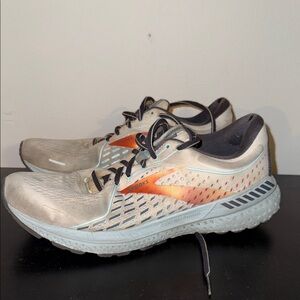 Brooks Gray and Orange Running Shoes adrenaline 21